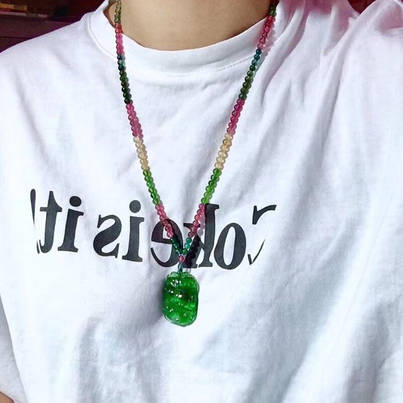 2025年碧玺吊坠哪个好?这8款性价比超高,绝对值得入手,教你如何选出最适合的那一款