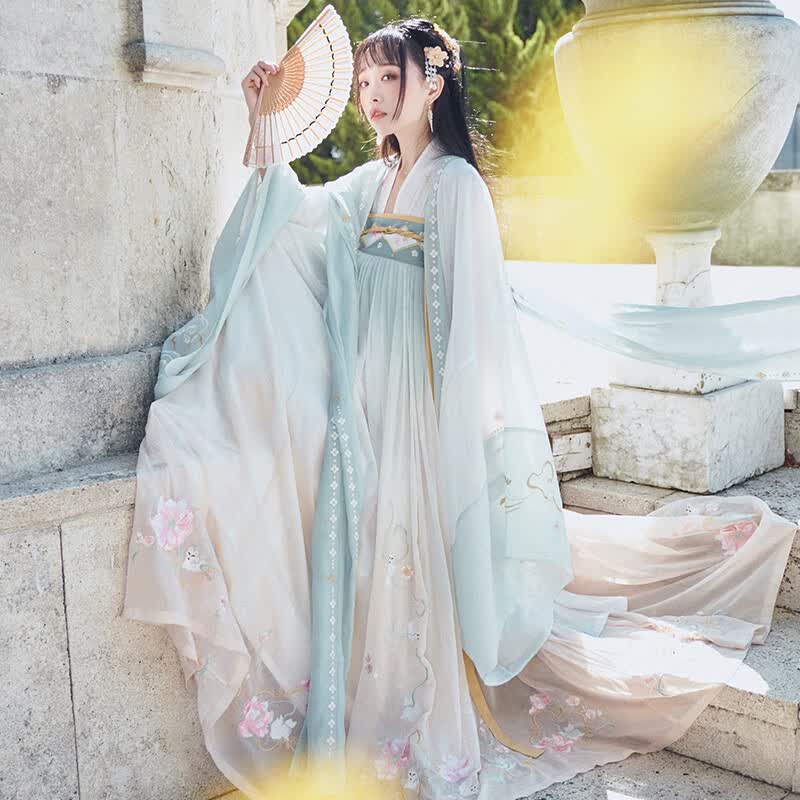 十三余【十三余 小豆蔻儿】[婴宁]重工刺绣广袖大袖衫绣花汉服外套女装 大袖衫  单件 婴宁现货 M怎么看?