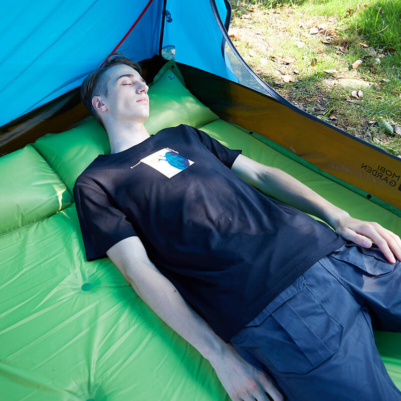 牧高笛 露营野营带枕头可拼接双人防潮垫自动充气垫 NXL1534001 嫩绿