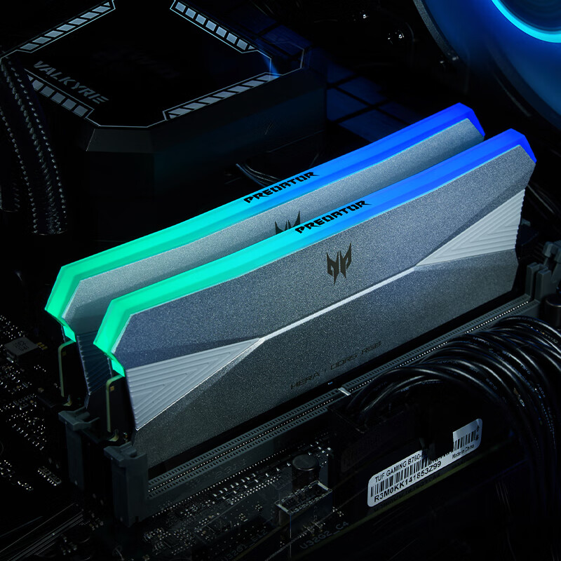 宏碁掠夺者（PREDATOR）64G(32G×2)套装 DDR5 6400频率 台式机内存条 Hera影锋系列 RGB灯条(C32) 冰戟银 AI电脑配件