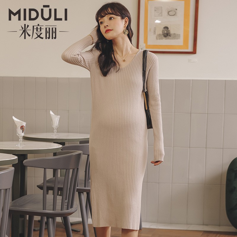 米度丽 孕妇连衣裙春秋针织毛衣裙V领长裙开叉连衣裙孕妇装 卡其色 均码属于什么档次？