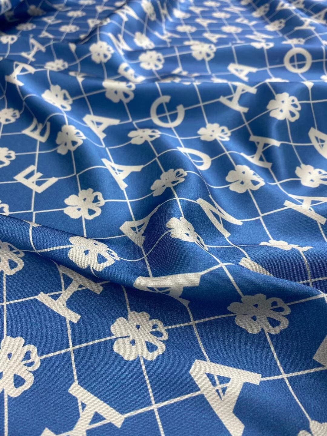 字母印花弹力斜纹真丝面料春夏衬衫连衣裙桑蚕丝布料 图片色 半米价格