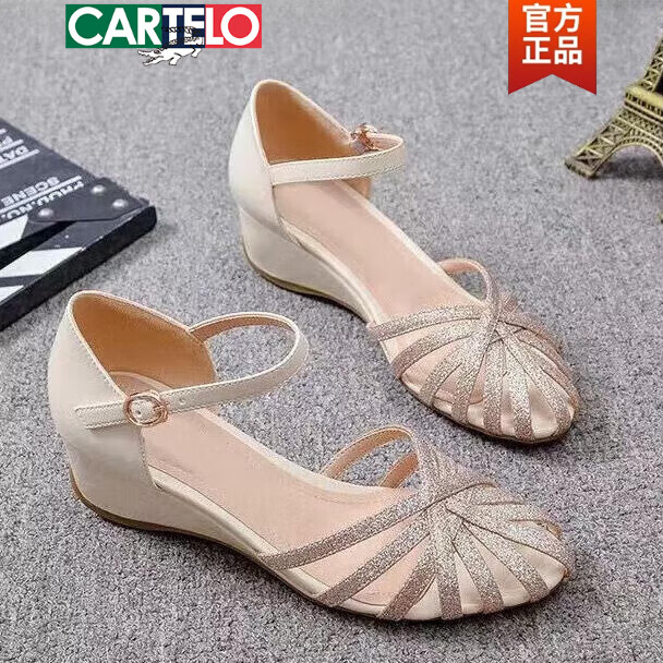 卡帝樂鱷魚（CARTELO）高檔女鞋真皮2025年夏季新款坡跟包頭涼鞋時(shí)尚鏤空一字扣帶中跟 米白色 39