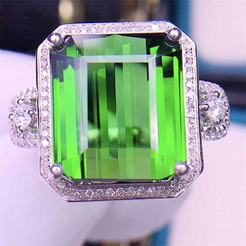 2克拉天然绿碧玺戒指 方形戒面 18k金镶嵌钻石