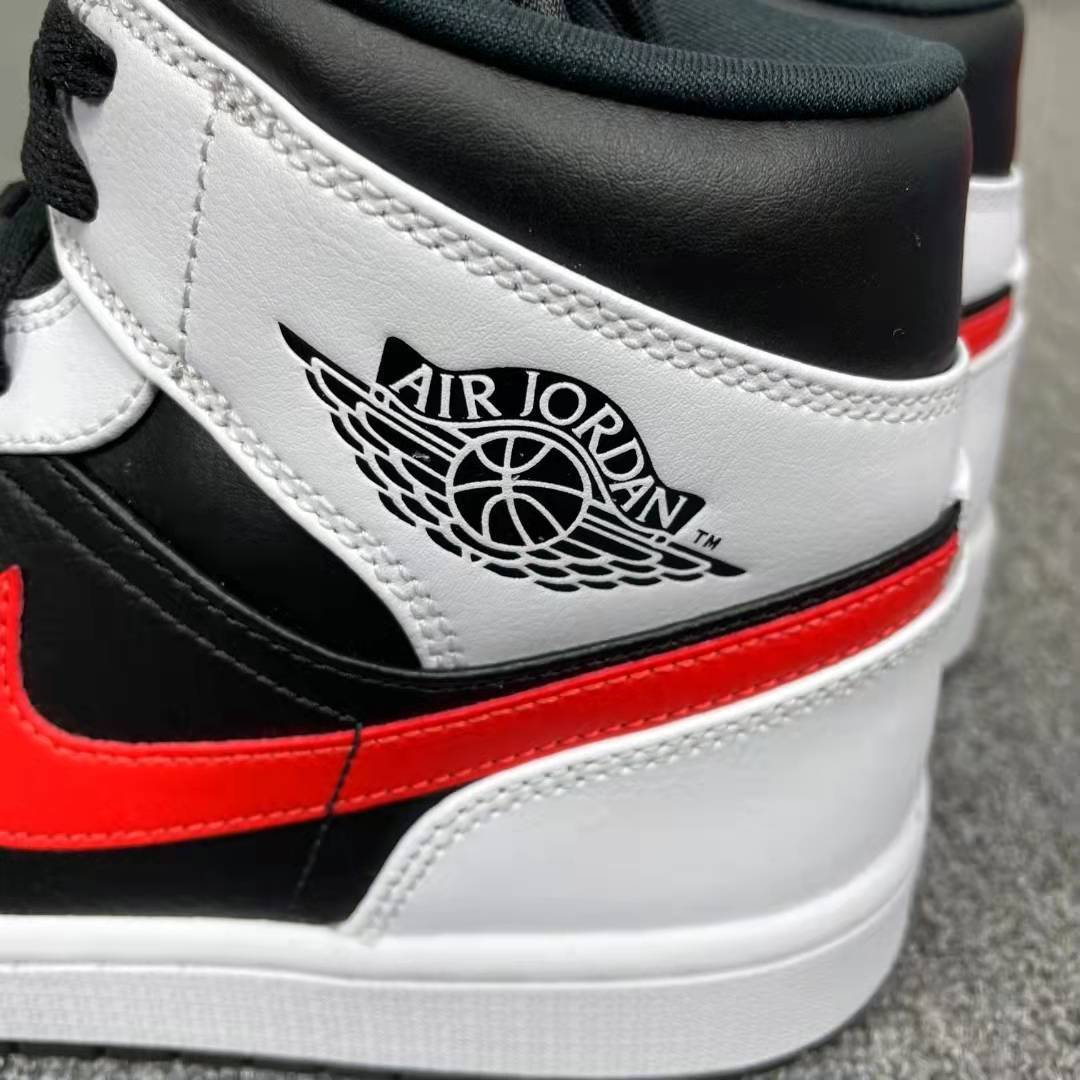 mid 黑白熊猫红钩 男女同款 乔1 休闲运动篮球鞋 黑白熊猫红勾 37.