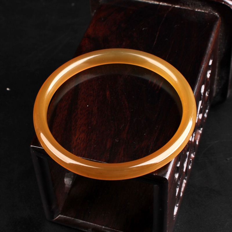 壮姑娘 牛角手镯 宽约8mm 内圈直径64mm