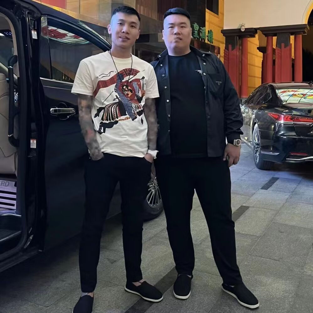 狮奥利兴快手网红苏6同款裤子膝盖补丁牛仔裤男复古直筒修身黑色九分