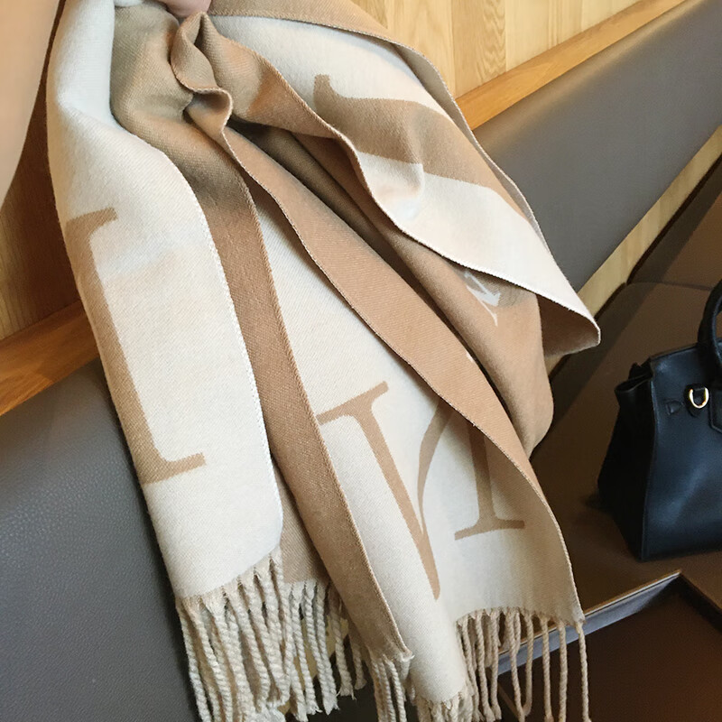 羊绒软糯围巾披肩两用女秋冬季加厚保暖双面空调披风百搭高级围脖 lvv