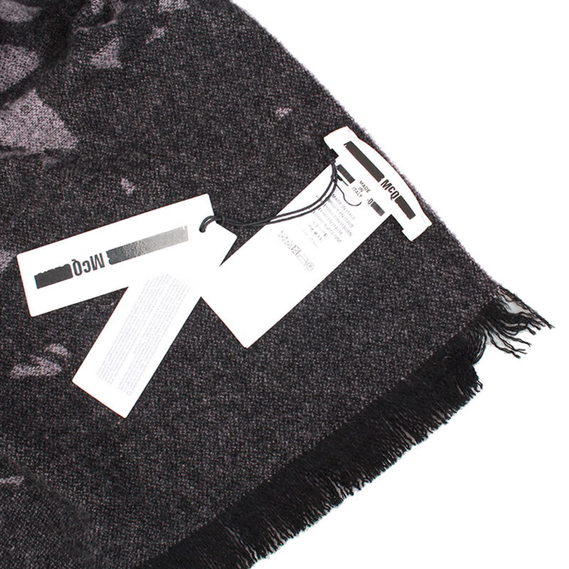 【现货】mcq围巾 新品女士黑色羊毛飞燕披肩围巾斗篷 深灰色430123