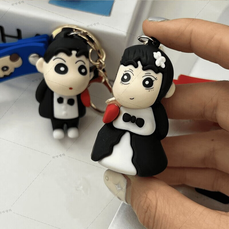 姒桀小新小爱钥匙扣磁吸创意蜡笔婚纱情侣款包包挂件卡通情侣礼物