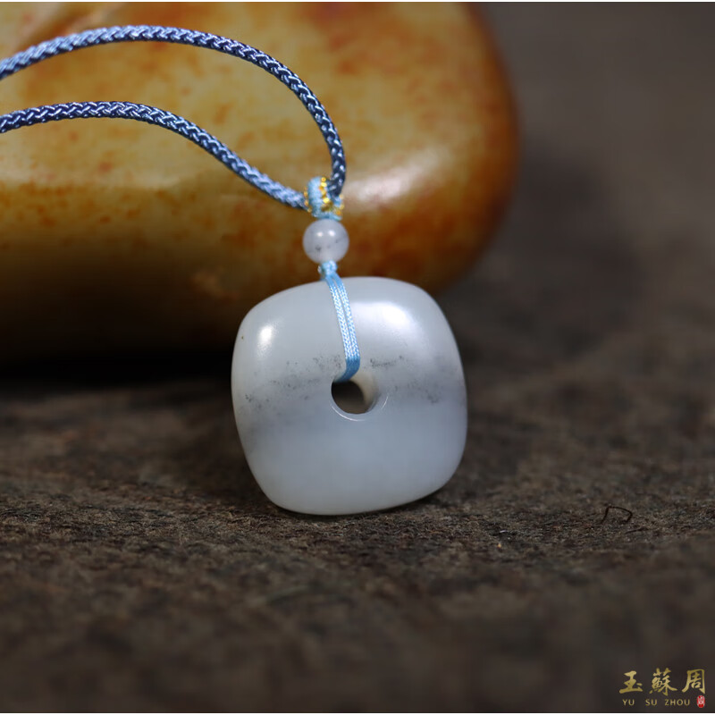 玉蘇周現(xiàn)貨8.6克新疆和田玉籽料青花玉琮平安扣玉吊墜掛件