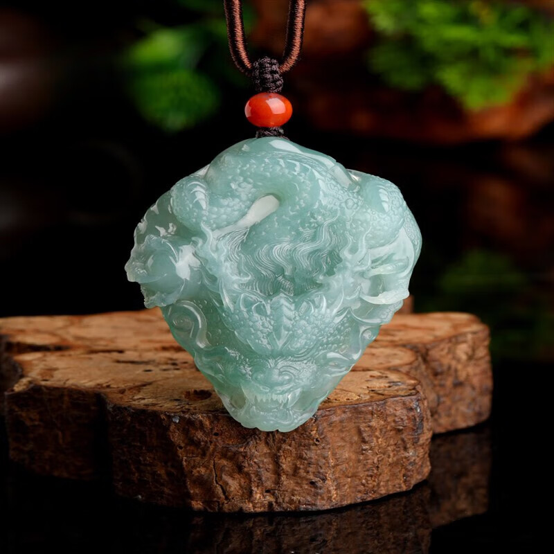 甄熙(zhenxi)神龙贺岁天然翡翠龙牌吊坠男冰糯种淡绿生肖雕刻挂件孤品