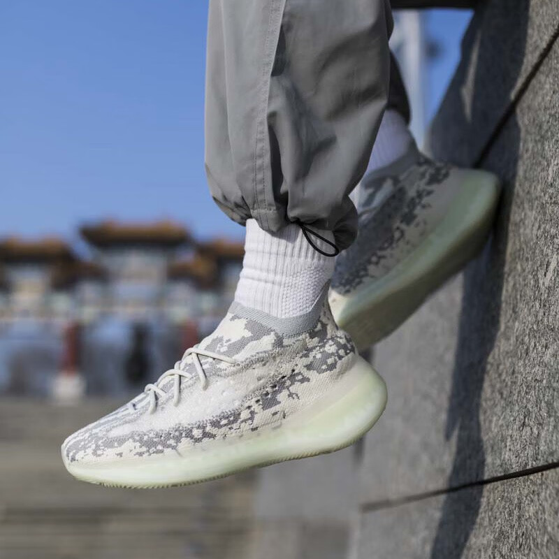 阿迪达斯(adidas)男女鞋 yeezy boost 380 alien 外星人配色椰子跑步