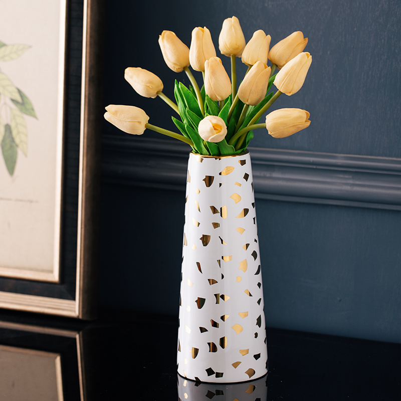 佳佰花瓶陶瓷摆件古典客厅插花奢华锥形25cm花插绿色金片只有花瓶，有花吗？
