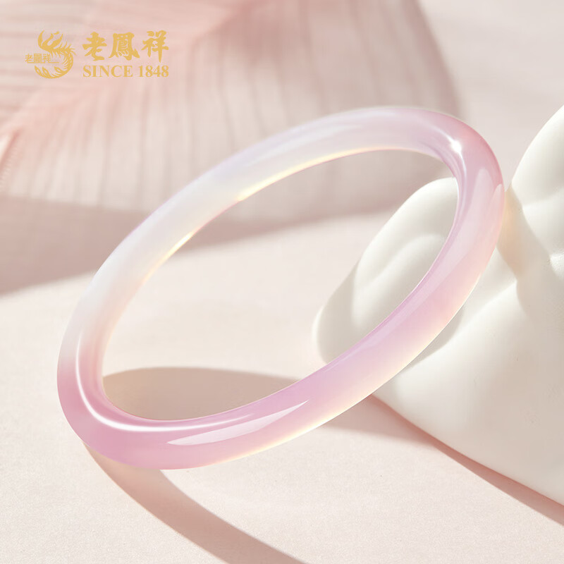 老凤祥灼灼桃花玉髓手镯叮当镯渐变粉玉镯子送女友老婆情人节生日礼物 (54-56#)