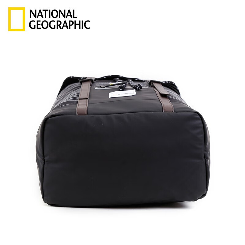 国家地理双肩包 15.6英寸电脑包，黑色背会显小，白色耐脏吗？