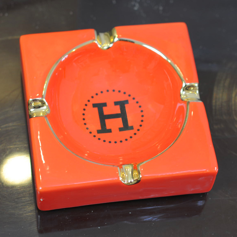 泉心泉意 陶瓷爱马仕雪茄烟灰缸家用大号轻奢创意潮流雪茄现代黑圣诞