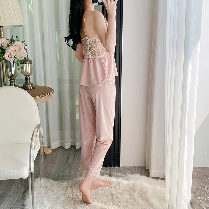 萧淑妃金丝绒睡衣女秋冬季带胸垫V领性感纯欲风吊带保暖家居服三件套装 胭脂粉 L