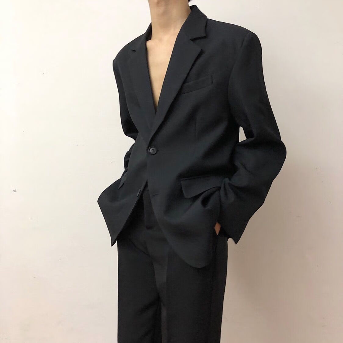 紫策高级感韩版西服垫肩外套男模西装男宽松设计感黑色垂感气质单西休