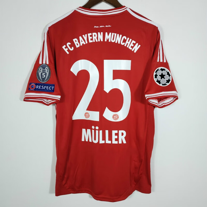 拜仁主场红色长袖罗本10号穆勒25号格策克罗斯小猪球衣 25号穆勒 臂章