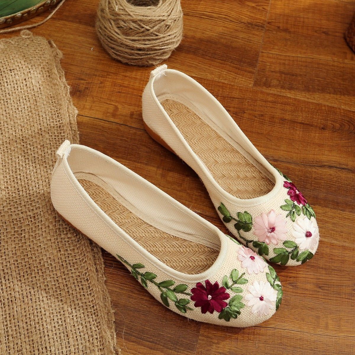 百丽踏老北京绣花鞋民族风亚麻鞋女浅口平底妈妈鞋透气牛筋软底云南