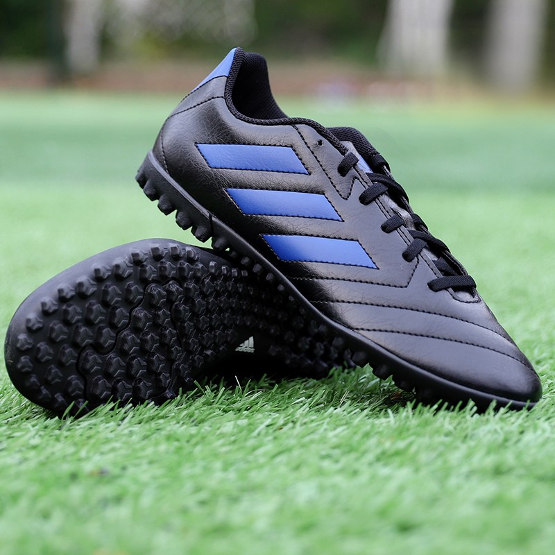 阿迪达斯tf钉足球鞋