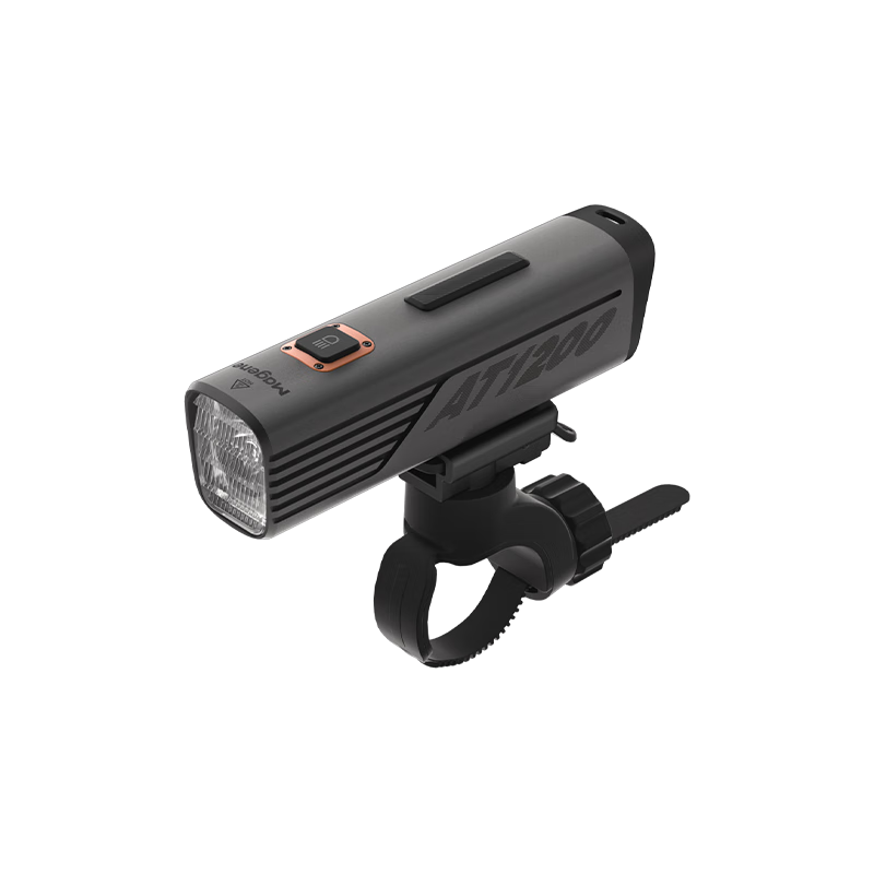 ����Magene��AT1200�������г��ƹ�·ɽ�س�ǰ��ҹ���ǿ��ҹ�е�