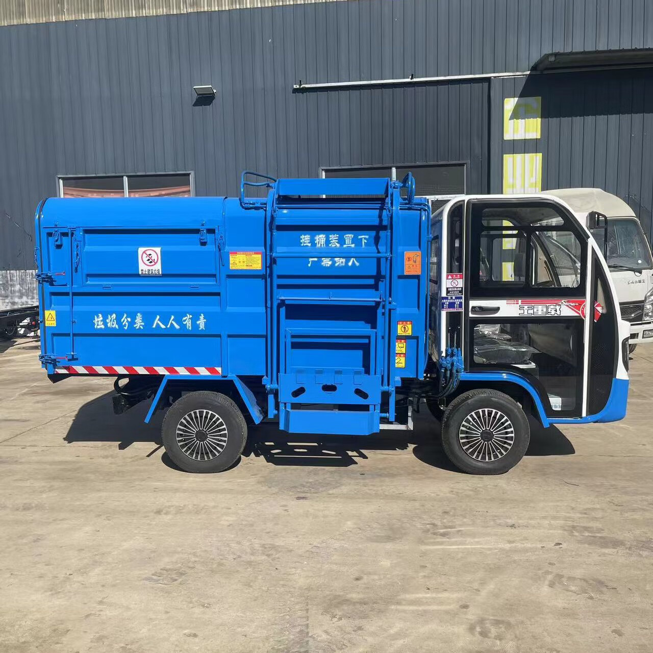 电动小型环卫垃圾车电动三四轮垃圾车社区用电动4立方挂桶垃圾车