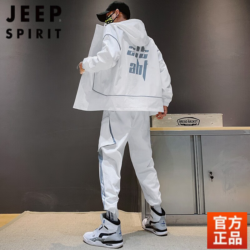吉普（JEEP）男士加绒加厚帅气套装连帽外套加肥加大码高中初中学生胖子秋冬季 307白色 2XL属于什么档次？