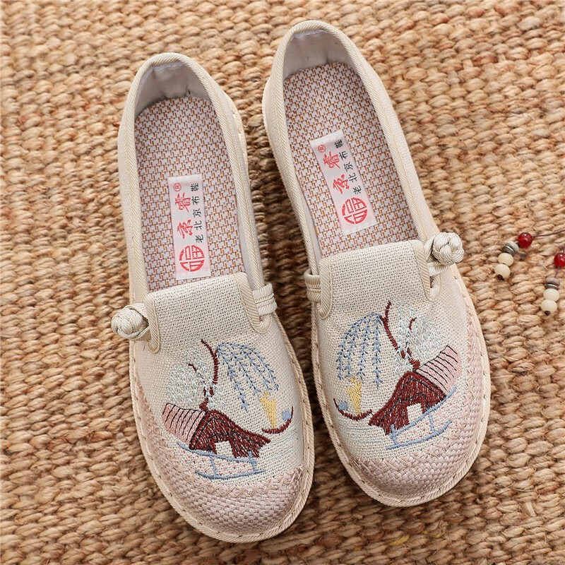 京睿老北京布鞋女2023年新款时尚绣花女鞋民族风软底舒适妈妈鞋 米白色5-98偏大一码 40属于什么档次？