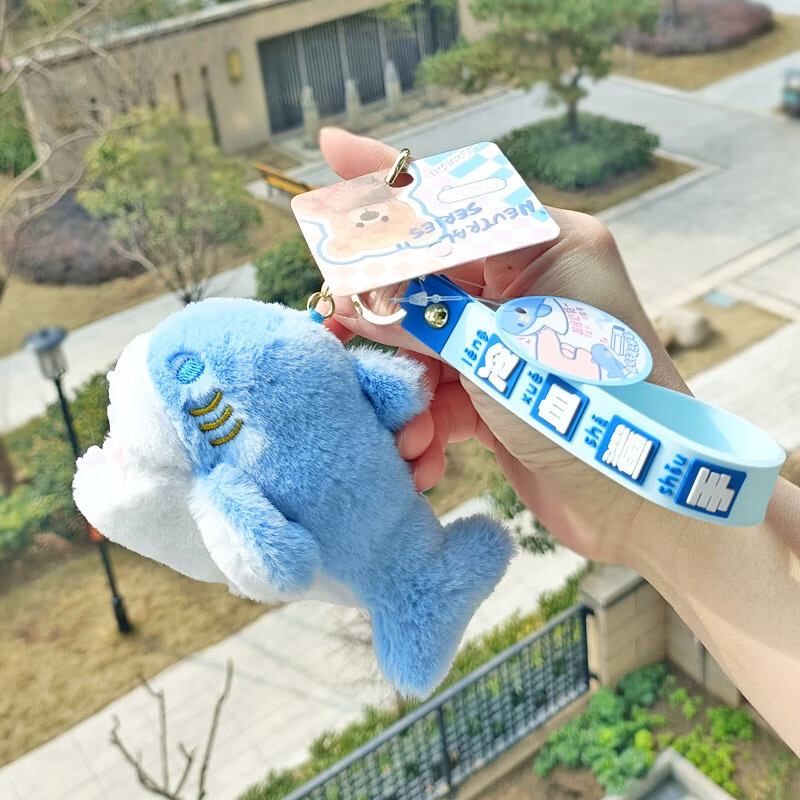 brother)咬手指鲨鱼公仔书包挂饰可爱玩偶娃娃 浅蓝色咬手手鲨鱼挂件
