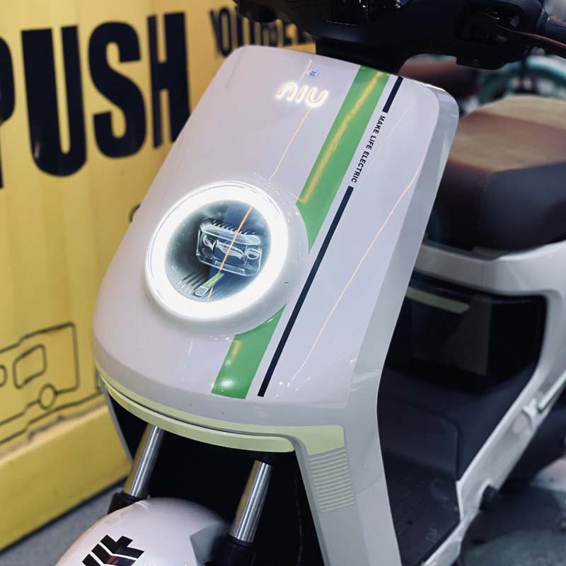 阡囤適用于適配2023款小牛MQiL車頭貼紙裝飾改裝拉花車身防水貼紙 mqiL用綠+黑色彩條1副