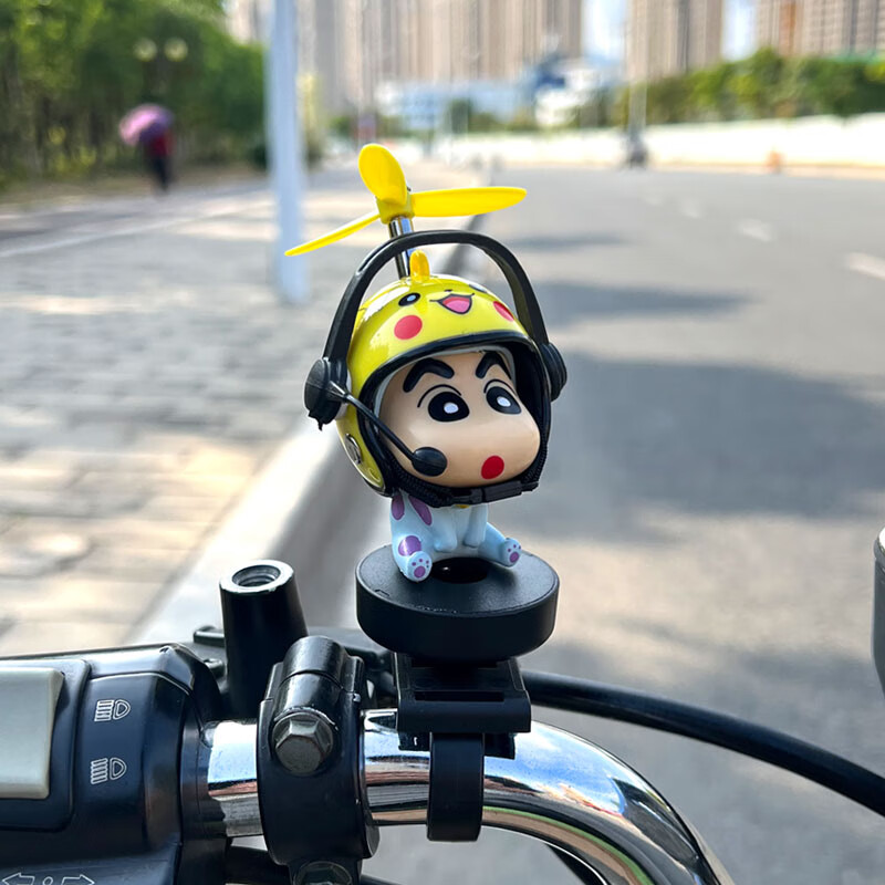 亦鹿為你蠟筆小新可愛(ài)個(gè)性頭盔自行機(jī)車(chē)電動(dòng)車(chē)摩托車(chē)小裝飾品公仔車(chē)載擺件 小貓黃色飛行員 配車(chē)把和粘貼支架