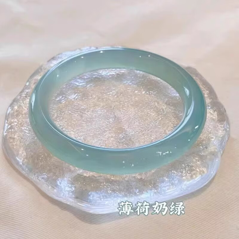 lennik冰种薄荷奶绿玉髓手镯女款马达加斯加玛瑙浅蓝翡翠玉镯情人节