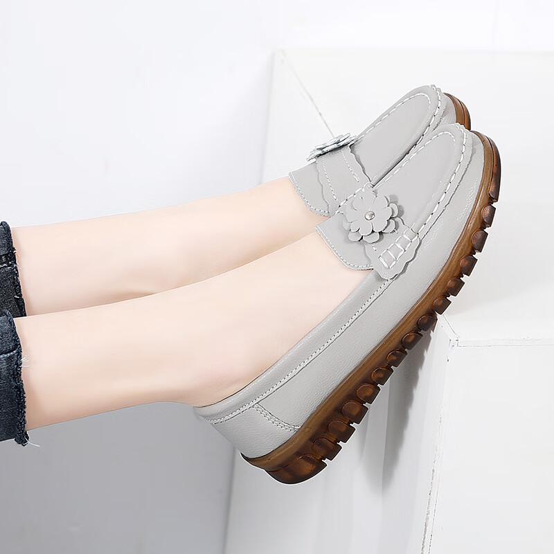 FSAT时尚小皮鞋女士软底休闲春秋单鞋2024新款平底妈妈鞋牛筋底工作鞋 灰色镂空款 41