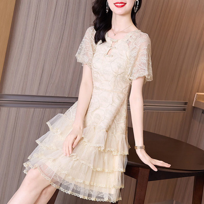 个子夏季2022年新款法式复古荷叶边泡泡袖蕾丝网纱刺绣蛋糕裙连衣裙女
