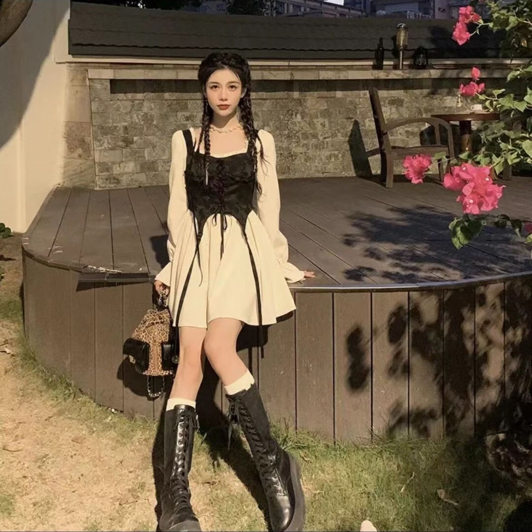 禾甫甜酷女孩穿搭不规则连衣裙炸街2023新款女装女孩提花方领喇叭袖修