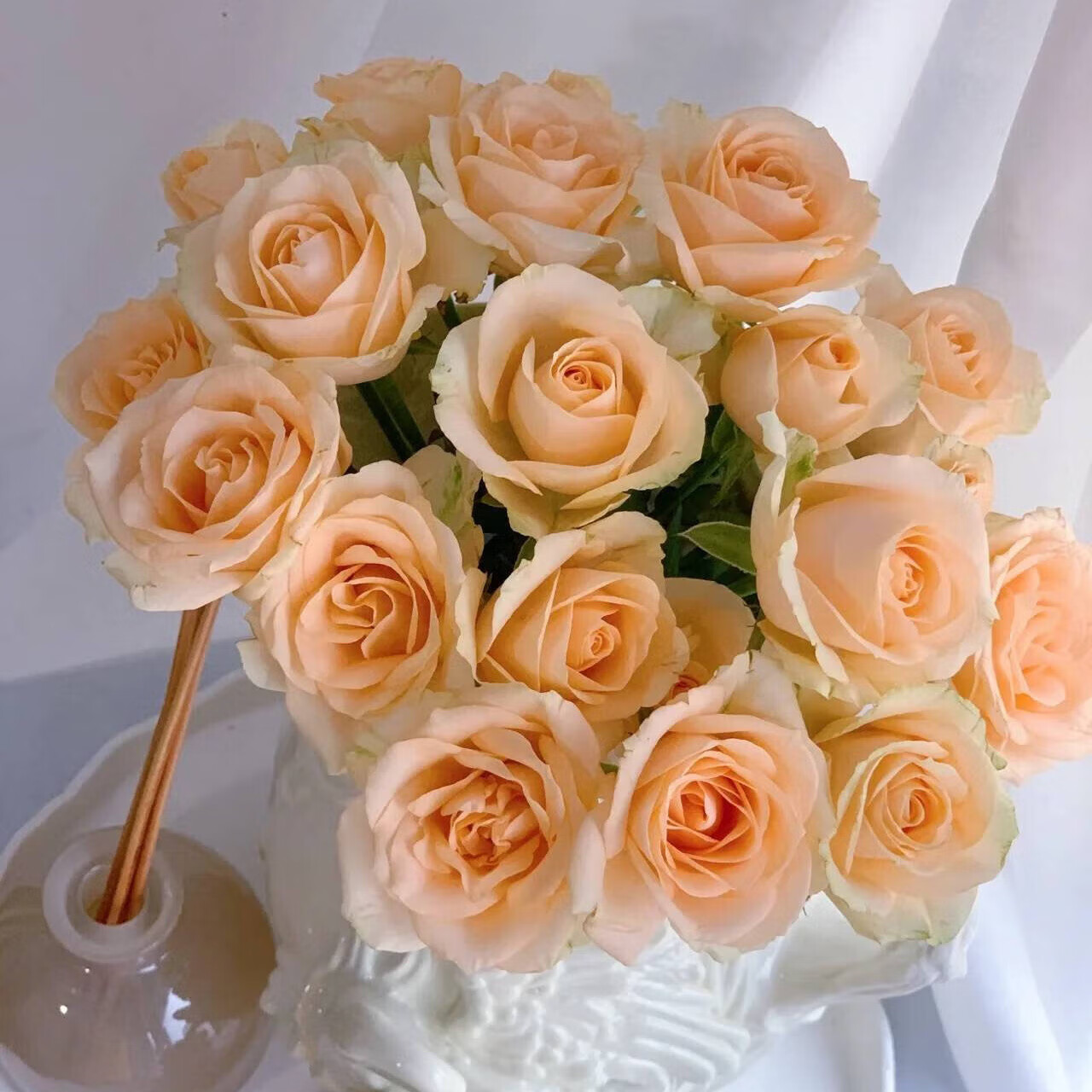 apisvida蜜桃雪山玫瑰鲜花七夕情人节礼物室内云南昆明冷链水养送女友