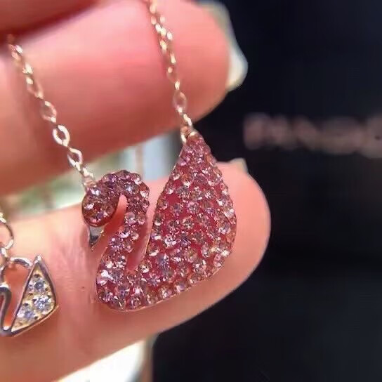 大福周s925施华洛世奇粉色满锆石黑天鹅项链轻奢锁骨链送女友礼物