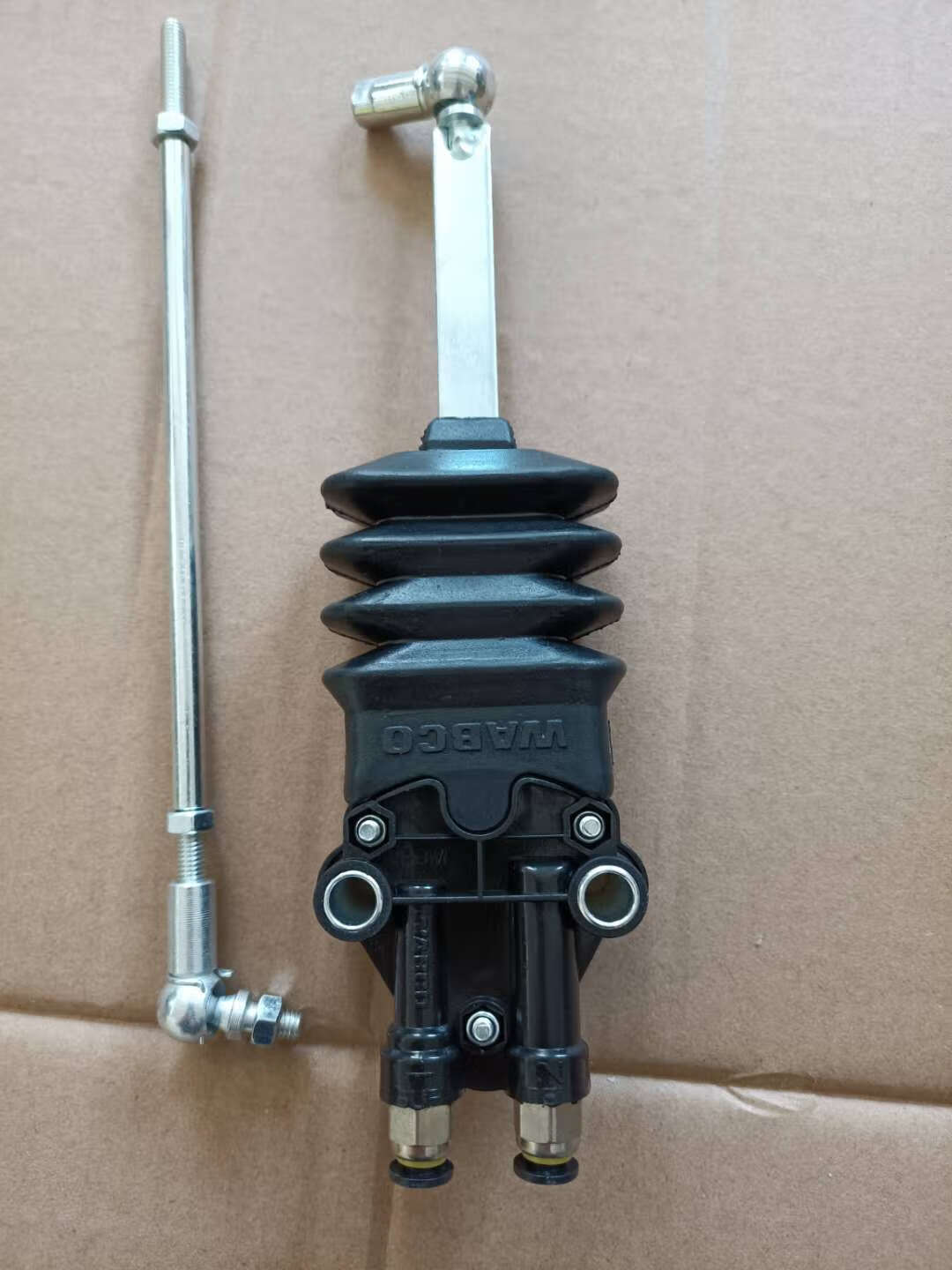 车兰达适配于欧曼est驾驶室后悬气囊高度阀调节器控制阀欧曼gtl调节阀