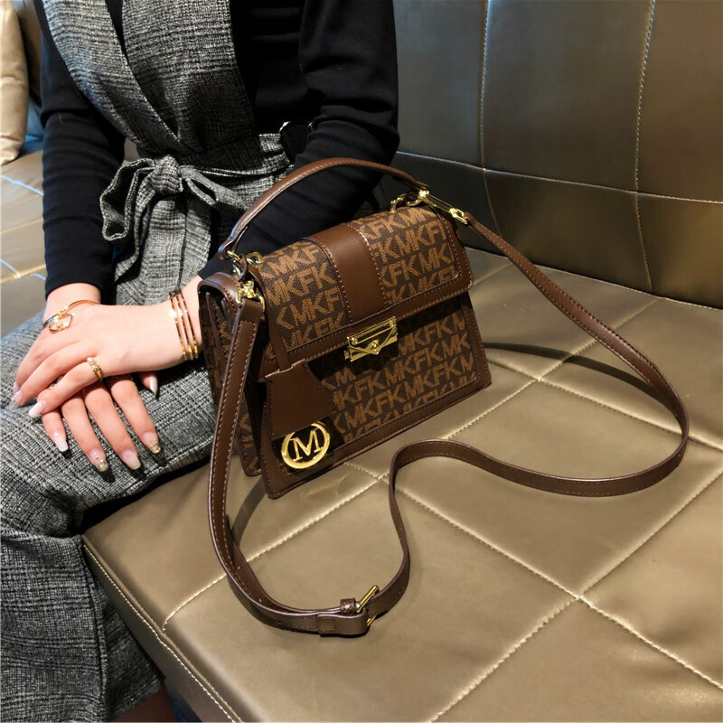 mospoke香港品牌包包新款时尚潮复古单肩女包通勤斜挎手提小方包 咖啡