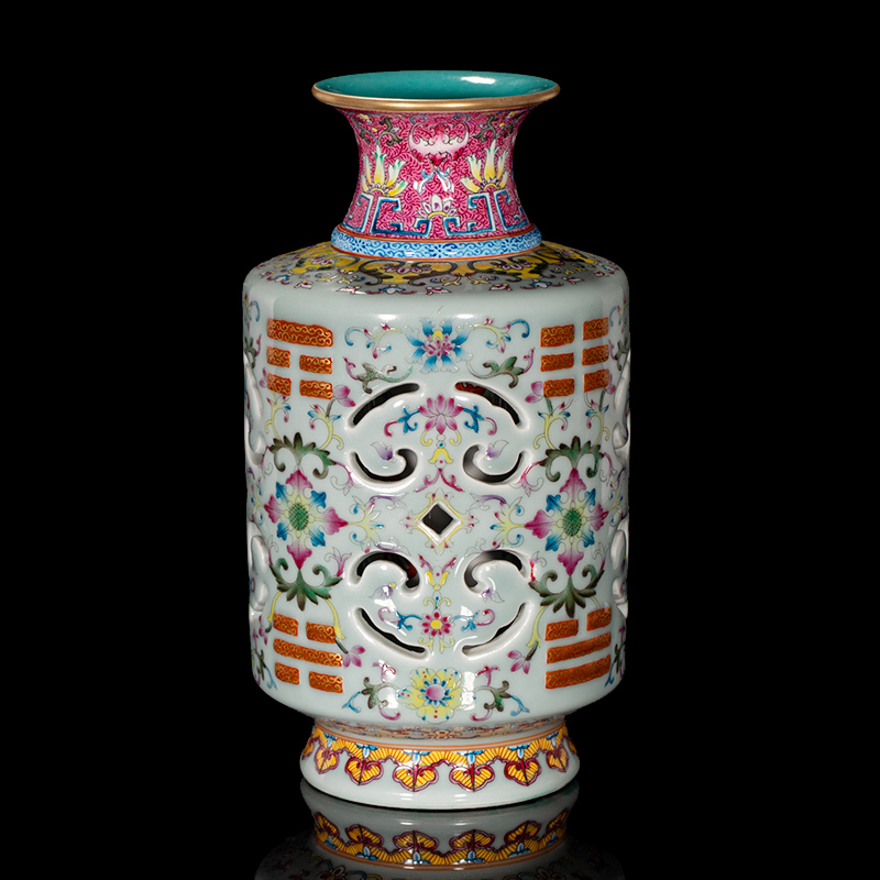 泉讨 清乾隆款识手绘珐琅彩豆青缠枝八卦如意转心瓶 中式客厅 径13cm