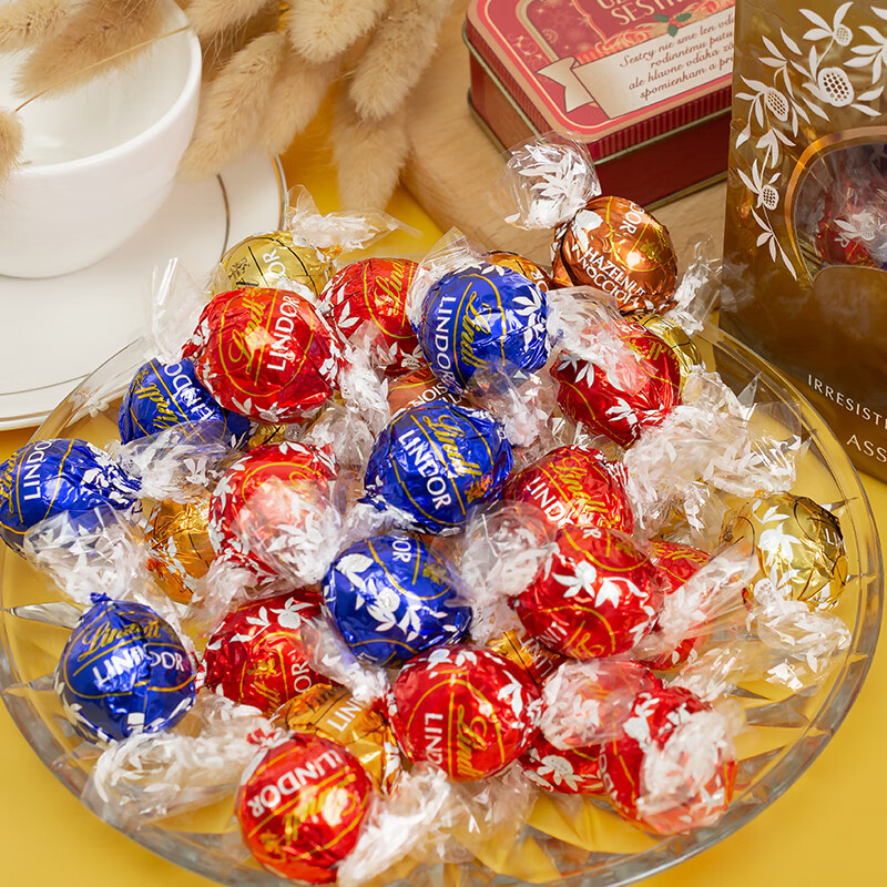 瑞士莲lindt:lindor瑞士莲巧克力球进口软心黑巧婚庆喜糖生日礼物600g