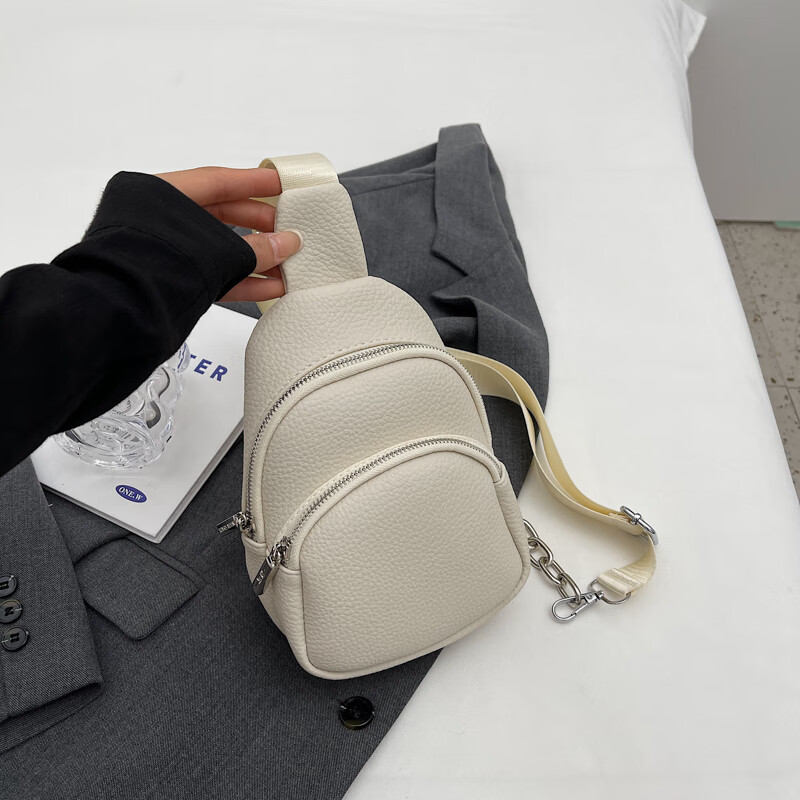 酷奇袋鼠今年流行胸前斜挎包女2023新款休闲单肩包简约通勤斜肩包胸包