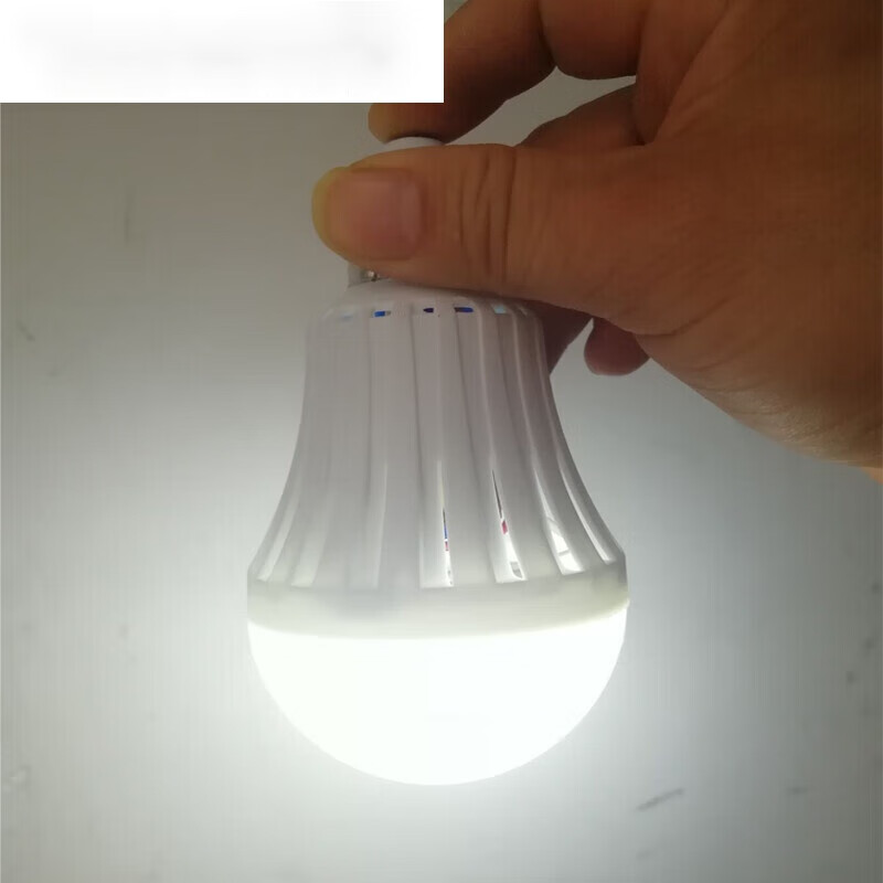 梦茜儿手触摸静电灯泡水能抖音摩擦无线遇水就亮神奇无电自亮感应的