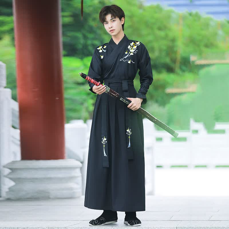 知藤古风男装汉服成人男飞鱼服男中国风武侠剑客男士大码公子古装黑色 男杏叶绣花黑色 S属于什么档次？