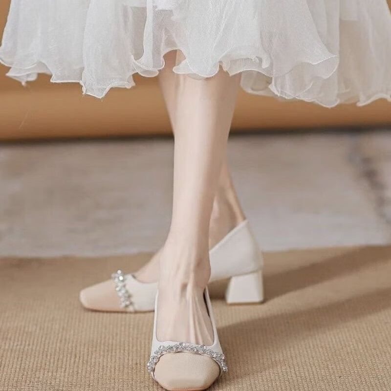 亲在搭配连衣裙的鞋子配旗袍单鞋法式粗跟女方头百裙子小香风高跟