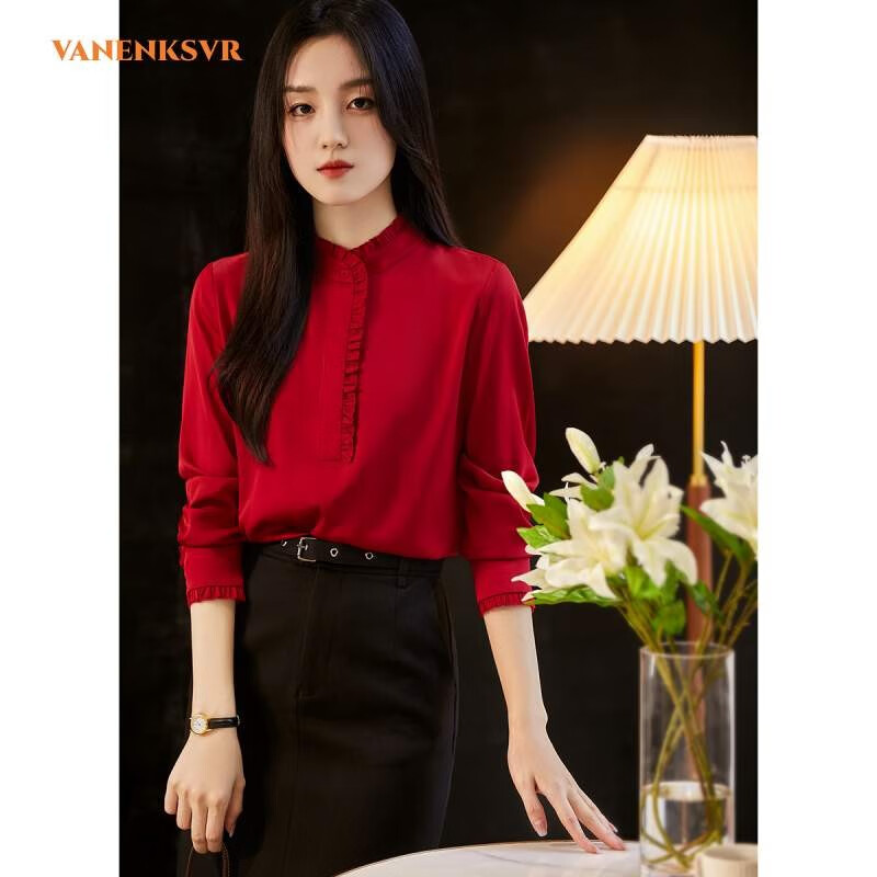 轻奢品牌 真丝弹力双乔缎th柜同~23早春纽扣褶边领通勤衬衫女 胭脂红