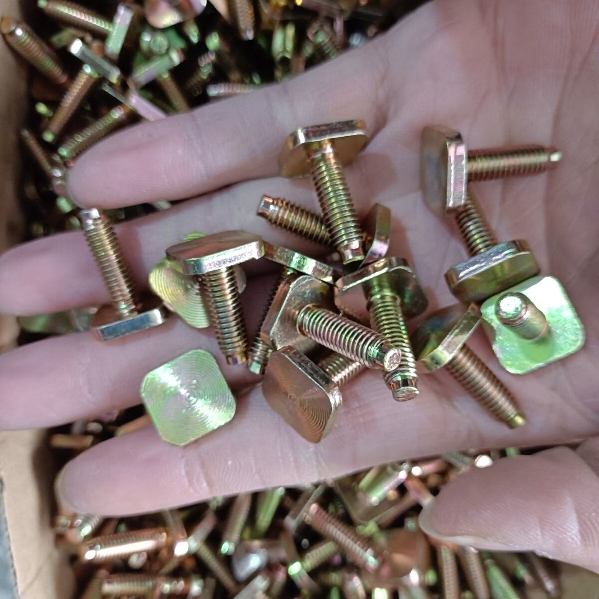 天龙天锦大力神货车方头螺丝神宇特商大运三环轮眉轮罩叶子板螺丝 一