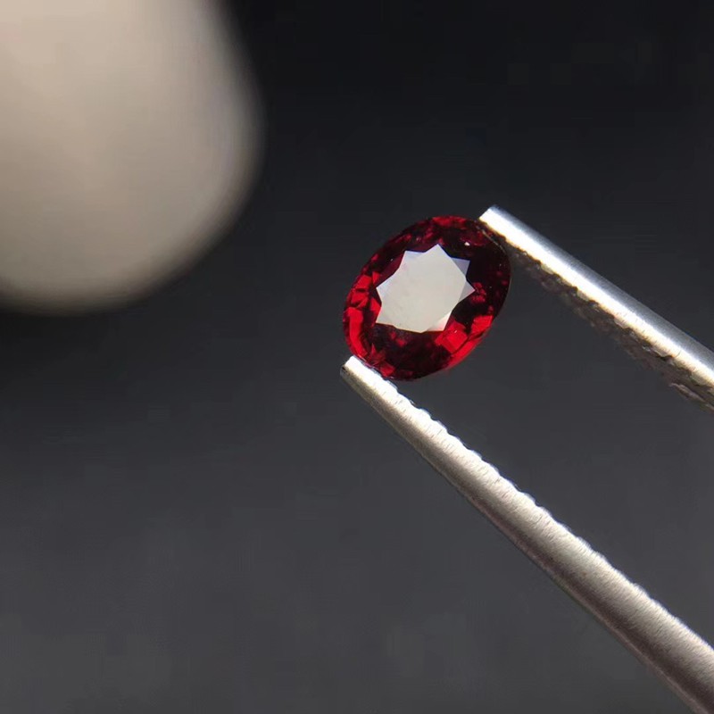 君政珠宝高端款莫桑比克原矿鸽血红宝石颜色超美   彩闪烁耀眼颜色更